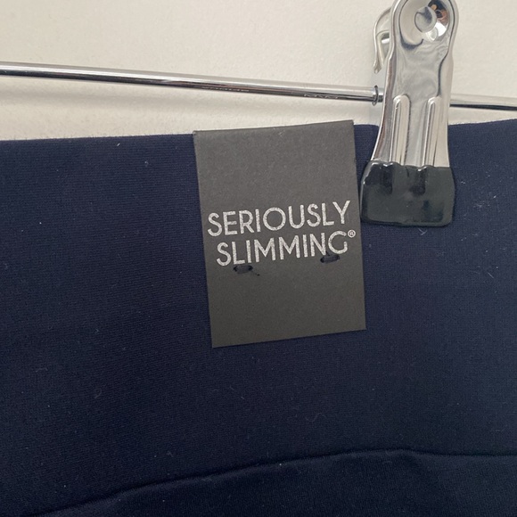 Women’s medium navy legging slimming pant - Picture 4 of 10